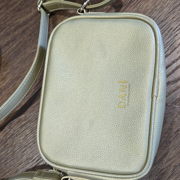 DANIELLE NICOLE STAR WARS BABY YODA MANDALORIAN CROSSBODY.   #6665 - Picture 3 of 9